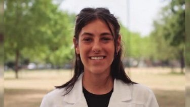 mauroszeta's tweet photo. 🚨 "DE LA NADA LA PELIGROSA ERA YO, QUÉ RISA", EL DESCARGO DE CHANTAL LECLERQ EN LA CAUSA PROPOFOL
- La médica está imputada en la causa de robo de propofol y  ketamina del hospital Rivadavia. https://t.co/0YHPckVL8j