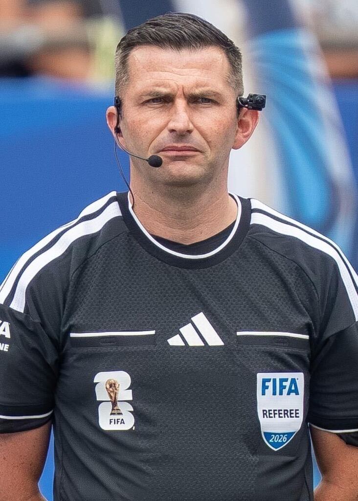 PolymarketFC's tweet photo. 🚨JUST IN: Michael Oliver will referee ARSENAL vs. NOTTINGHAM FOREST this Sunday.

Howard Webb, the Premier League’s CHIEF REFEREE, on why Michael Oliver didn’t send off Manchester City’s Mateo Kovačić vs. Arsenal in 2023:

“He doesn't want to have a negative impact on the game by overreacting."