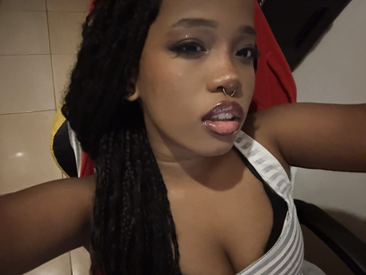 k1teakat's tweet photo. Essentially the same photo thrice but ok girl https://t.co/QdckrtlX2s