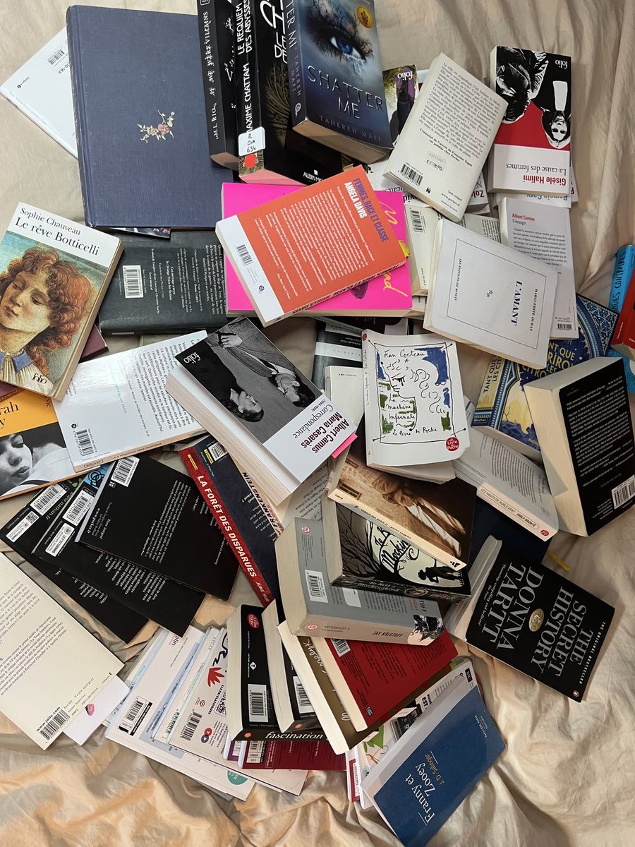 ceedemy's tweet photo. I live in two worlds. one is a world of books https://t.co/Nm69uJcASy