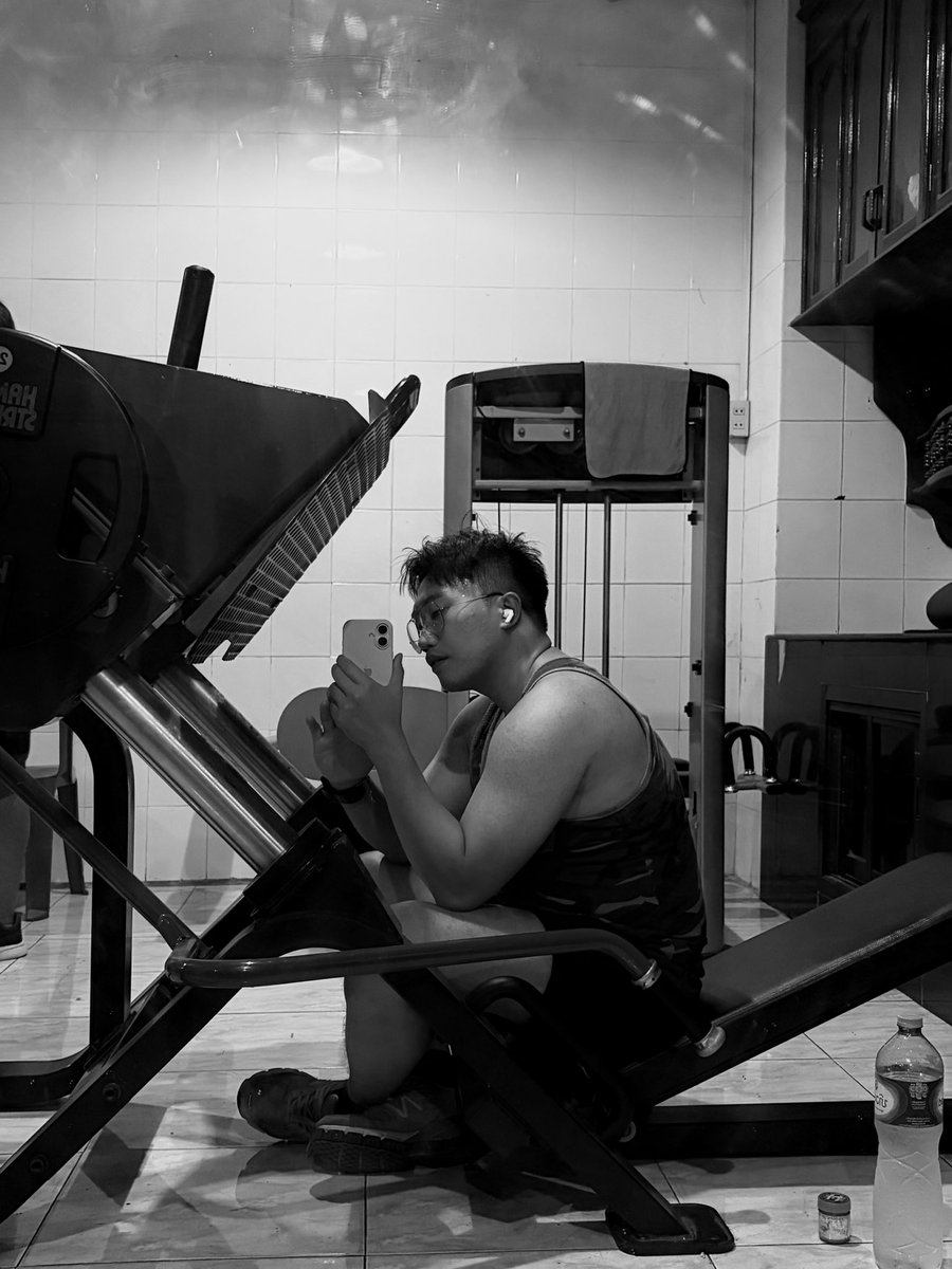 TanoyVnv's tweet photo. Legs day😭 https://t.co/pIFx8Q4rFg