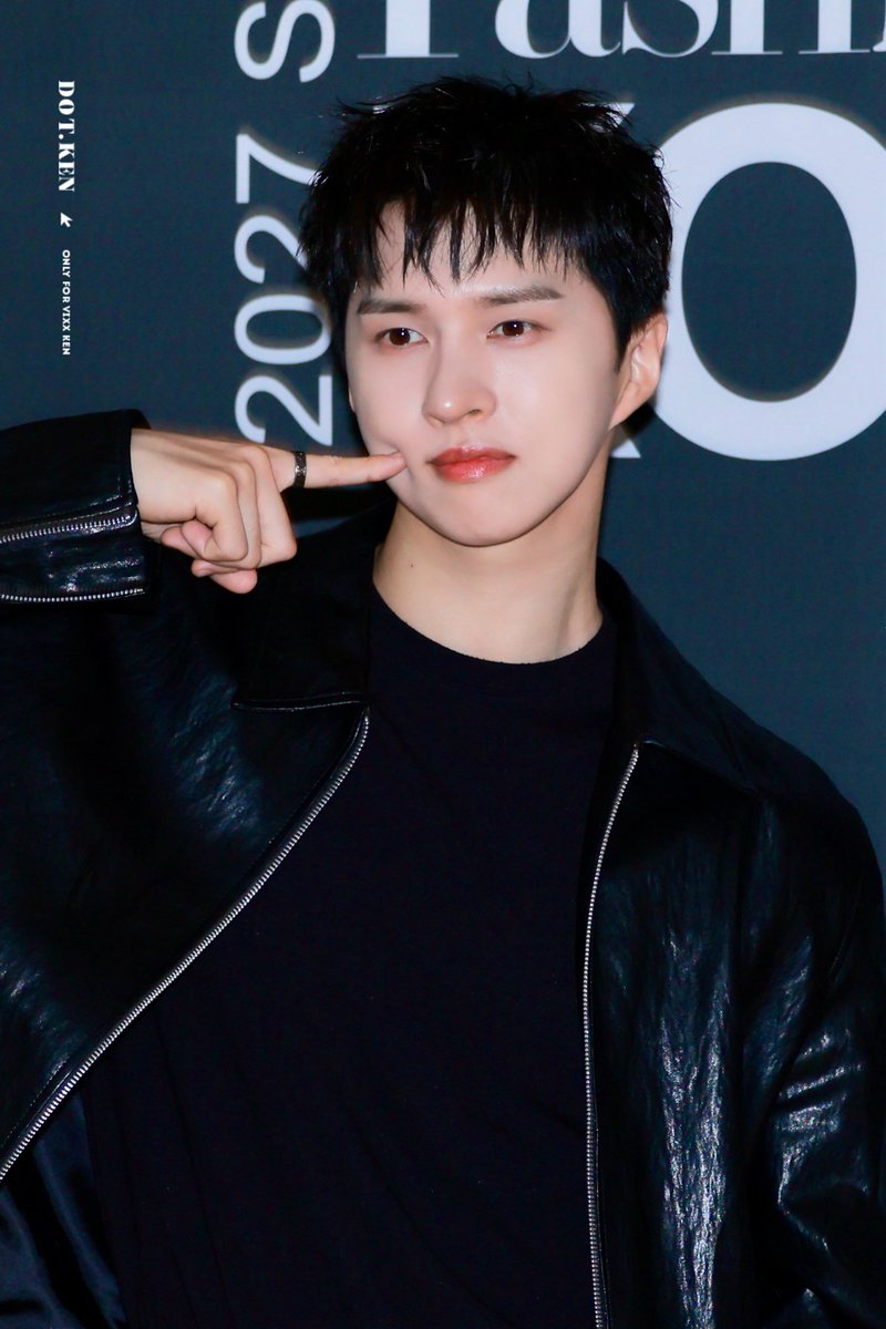 DOTKEN0406's tweet photo. 261014 패션코드 
 #켄 #이재환 #LEEJAEHWAN #KEN #VIXX #빅스 

🧏🏻🧏🏻🧏🏻🖤

@jaehwany0406 https://t.co/dyjQTiVWtn