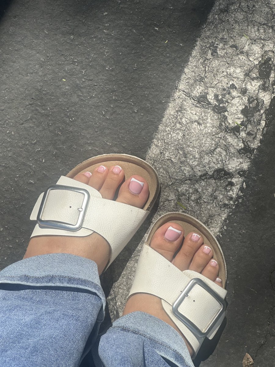 Cherrygirlylv's tweet photo. Frenchies out today 🫶🏼 #IE #latina #feetِ https://t.co/Qv37g7f0ry