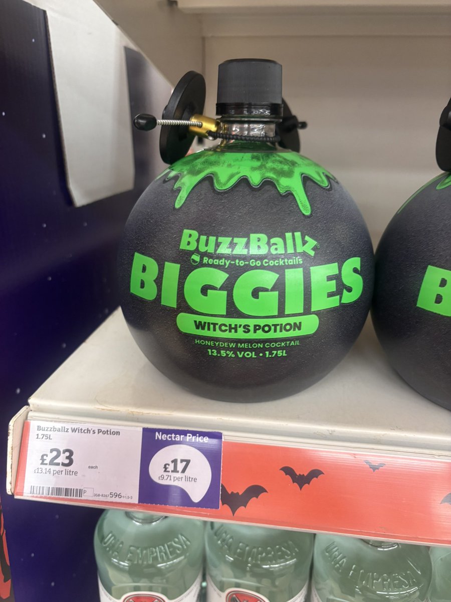 KettyBitch's tweet photo. World’s gone mad https://t.co/VzvLiL20e0