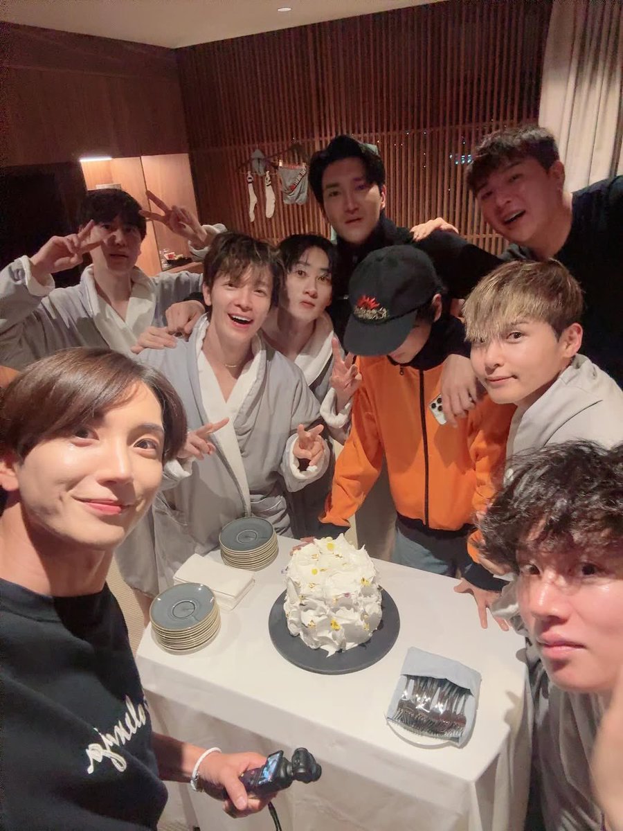 donghaebase's tweet photo. 1 year ago today, DONGHAE was surprised by his Super Junior members with a birthday celebration in his hotel room following their successful Super Show 10 stop in Monterrey. https://t.co/0SJJnv4Mg2