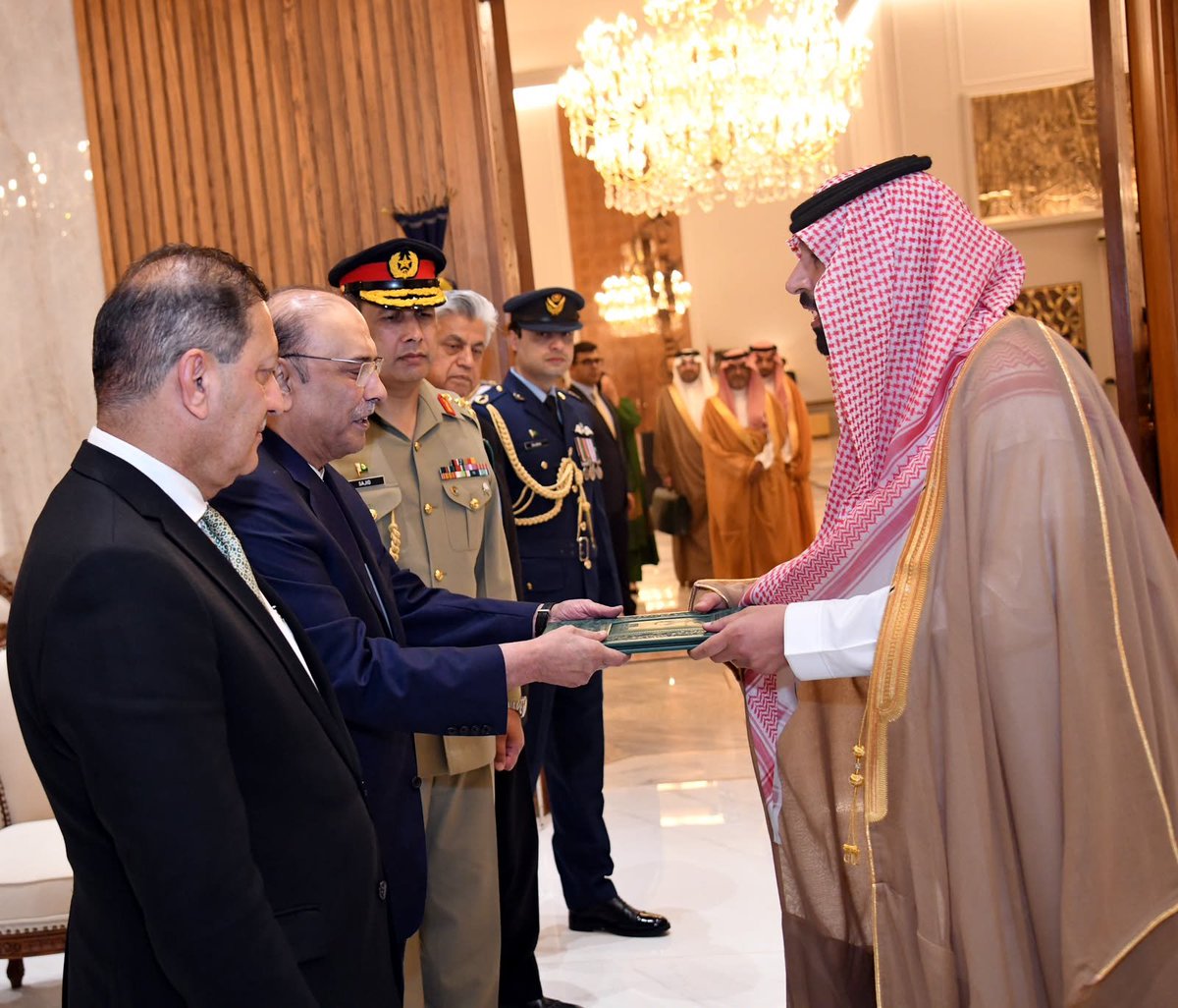 banbhan_raza's tweet photo. President @AAliZardari receives the credentials of Saudi Arabia’s Ambassador-designate, H.E. Dr. Rajeh Tami Albugamy, at Aiwan-e-Sadr. https://t.co/cd88c0oHfO
