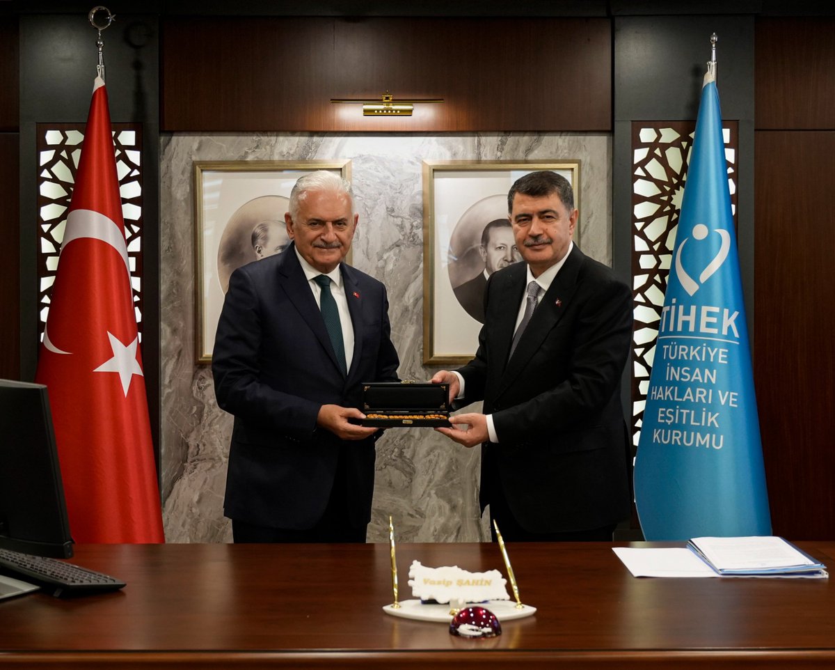 BY's tweet photo. Kamu hizmetindeki birikimi, tecrübesi ve insanı merkeze alan yaklaşımıyla uzun yıllar önemli sorumluluklar üstlenen, Türkiye İnsan Hakları ve Eşitlik Kurumu Başkanı @vasipsahin’i ziyaret ettik.

Misafirperverlikleri için Başkanımıza teşekkür ediyor, çalışmalarında başarılarının devamını diliyorum.