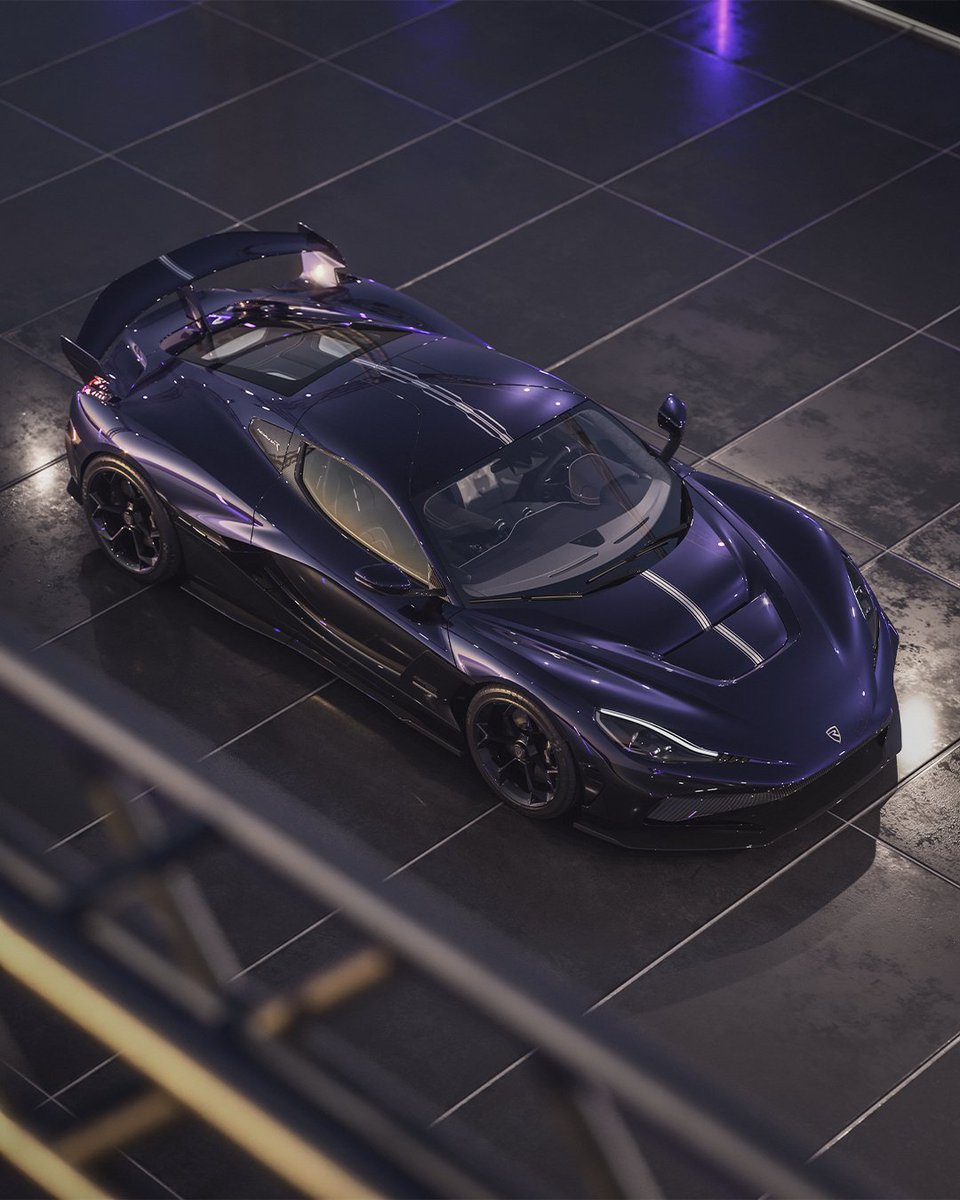 AutomobiliRimac's tweet photo. Dark Purple Haze over Stellar Black. Royal White against deep Velvet leather. This Founders Edition makes contrast its signature.
 
#Rimac #NeveraR #FoundersEdition
__
Rimac Nevera R: WLTP: electricity consumption, combined 28.5 kWh/100km; CO2 emissions: combined in g/km: 0 https://t.co/UtUAyEidZv