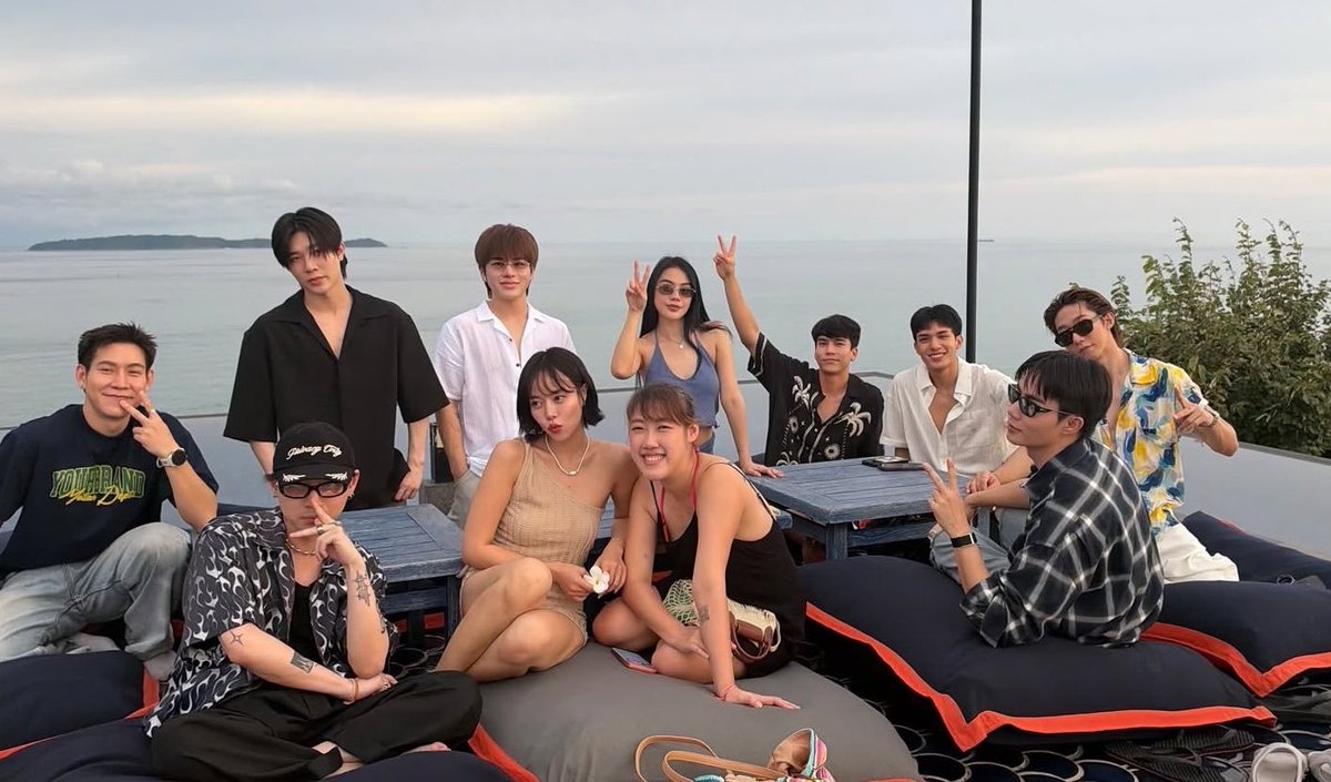 moonlover20010's tweet photo. #Zeepruk
#ZeeNuNew
We all know why Zee is so happy he needs to fulfill his straightness with women before going back to work with NuNew and pretending to be gay for pay His smile can’t leave his face and
His eyes and body both have a good vacation😂 https://t.co/rc7SV8DDc2
