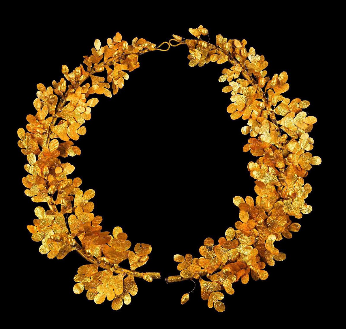 Melpomnes's tweet photo. Hellenistic gold wreaths from Ancient Greece https://t.co/fH66d1CzDb