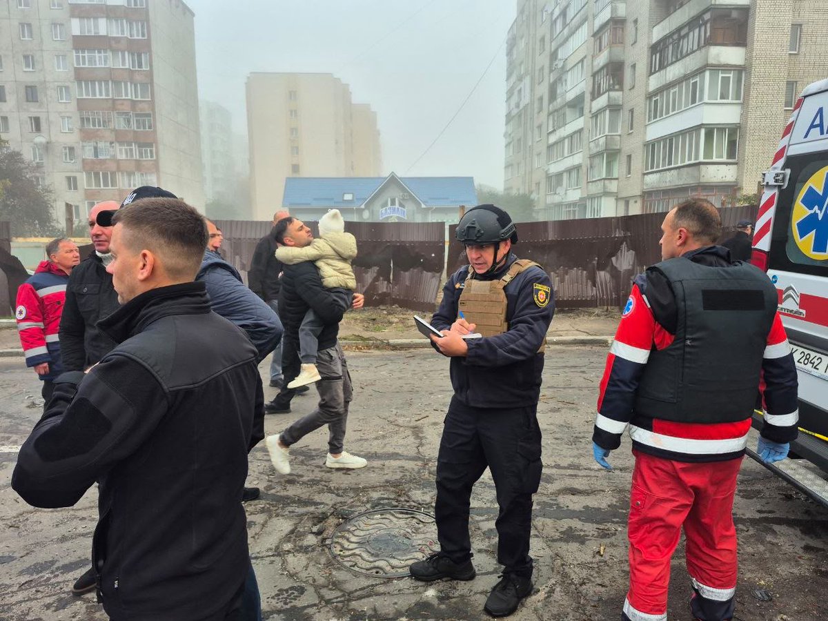 RedCrossUkraine's tweet photo. ⚡️ The Ukrainian Red Cross is responding to Russian attacks in #Rivne and #Lutsk. Teams are providing first aid, psychological first aid, water, hot drinks and snacks, and supporting emergency responders. #EmergencyResponse #NotATarget https://t.co/5V8U0DXKjT