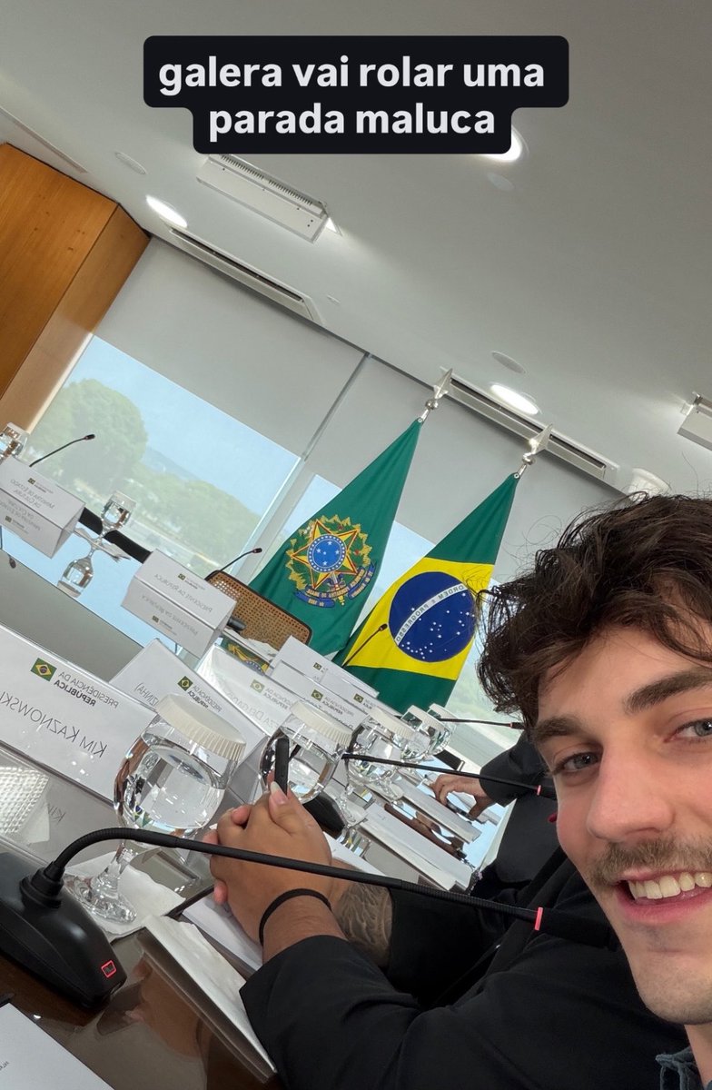 natvolkomenn's tweet photo. STREAMERS COM LULA ⭐️❤️ https://t.co/wTzWQr36R3