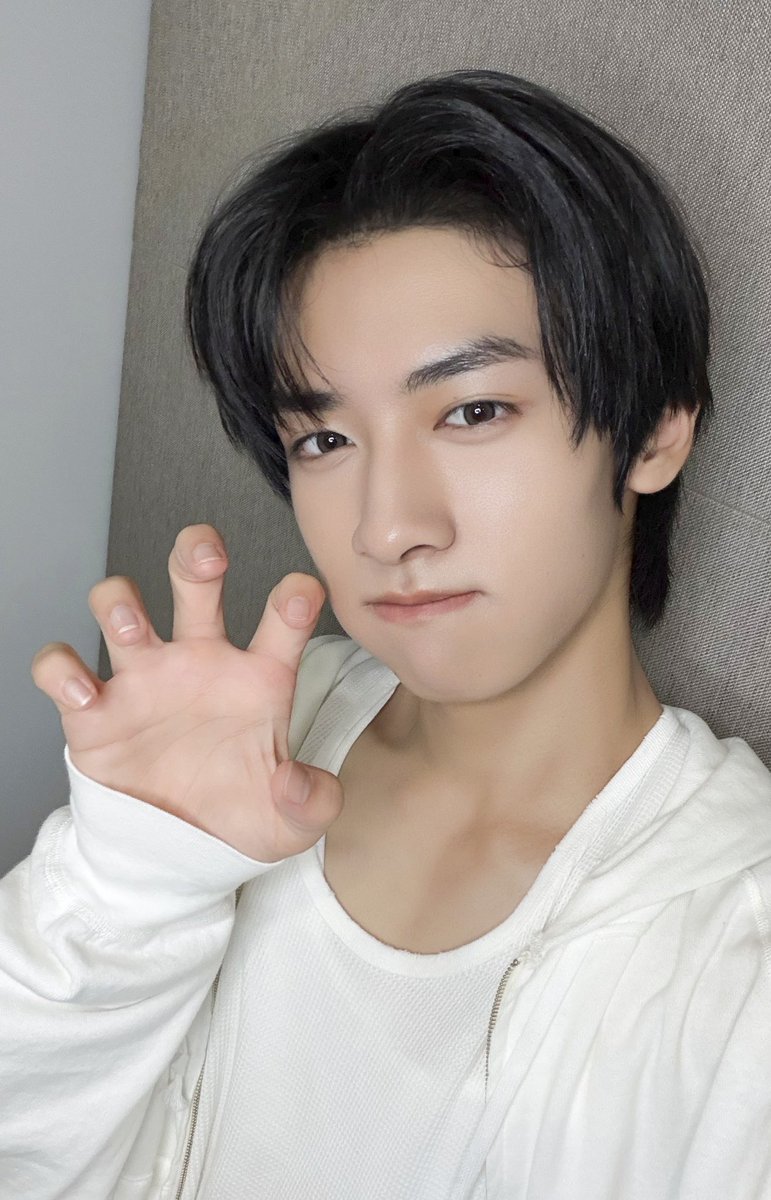 seeonepics's tweet photo. SEE-ONE BLOOMINGTALK UPDATE 💬

#A2OSOUL #A2O_SOUL 
#SEE_ONE #시원 #SIWON #MOONSIWON #문시원 https://t.co/ylSF5KNOlu