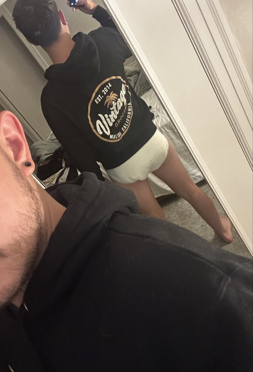Diaperedblz's tweet photo. Just some cute pics from me and my (progressing/regressing) diaper butt boyfriend! He’s been asking me to wear diapers more and more, and he keeps wanting to do “diaper stuff” together🥴😛

#diaperbutt #gaydiaper #abdl #diaperlover #diaperpup #gaypup https://t.co/vAJmeRibgP