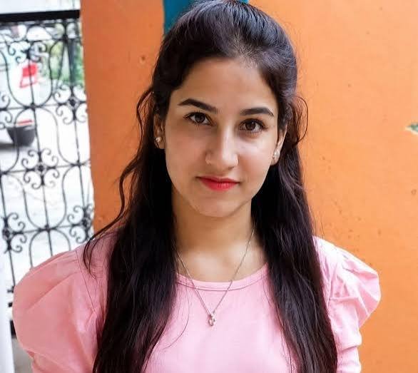 Toxicity_______'s tweet photo. Despite scoring 88% in Class 12, Ankita Bhandari took up a job paying just 10k a month because her upper caste father was a security guard and her mother was an Anganwadi worker.

Her last words to her friend were...“I may be poor, but I won't sell myself for 10,000rs”  🥲👑 https://t.co/XOxBQoBnMk