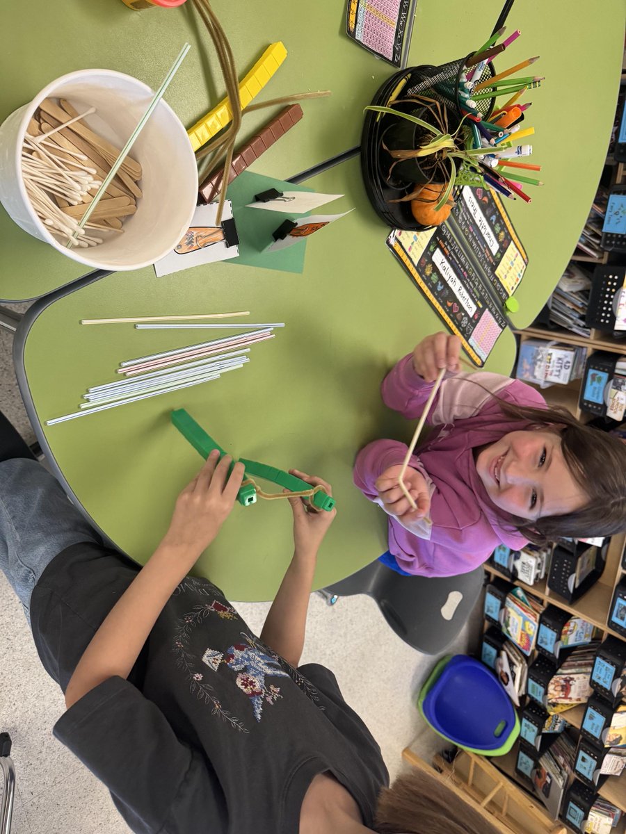 ReadingCSD's tweet photo. Halloween Themed STEM Activity https://t.co/CDr8a3I4jt https://t.co/m2lMPkAW1X
