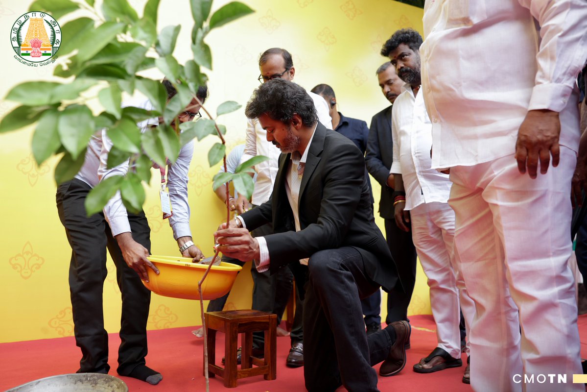 CMOTamilnadu's tweet photo. மாண்புமிகு தமிழ்நாடு முதலமைச்சர் திரு.ச.ஜோசப் விஜய் அவர்கள் இன்று (14.10.2026) சென்னை, சோழிங்கநல்லூரில் உள்ள சென்னை குடிநீர் வாரியத்தின் குடிநீரேற்றும் நிலையத்தில் நடைபெற்ற நிகழ்ச்சியில்,  சென்னைப் பெருநகர் குடிநீர் வழங்கல் மற்றும் கழிவுநீரகற்று வாரியத்தின் வாயிலாக 3,108 கோடியே 55 இலட்சம் ரூபாய் மதிப்பீட்டில், பெருநகர சென்னை மாநகராட்சியின் எல்லைக்குட்பட்ட பகுதிகளில் சுற்றுக்குழாய் அமைக்கும் திட்டத்திற்கு அடிக்கல் நாட்டி, காரப்பாக்கத்தில் உள்ள ஒக்கியம் மடுவுவை நேரில் பார்வையிட்டு, வடகிழக்குப் பருவமழையை முன்னிட்டு நீர்வளத்துறை, நெடுஞ்சாலைத் துறை, பெருநகர சென்னை மாநகராட்சி உள்ளிட்ட பல்வேறு துறைகளால் மேற்கொள்ளப்பட்டுவரும் வெள்ளத் தடுப்பு முன்னேற்பாட்டுப் பணிகளை ஆய்வு செய்தார். 

The Hon'ble Chief Minister of Tamil Nadu, Thiru.C.Joseph Vijay, today (14.10.2026), at an event held at the Chennai Metropolitan Water Supply and Sewerage Board's water pumping station in Sholinganallur, Chennai, laid the foundation stone for the Ring Main System project, to be implemented through the Board at an estimated cost of Rs. 3,108.55 crore in areas within the Greater Chennai Corporation limits; personally inspected the Okkiyam Maduvu at Karapakkam; and reviewed the flood mitigation works being undertaken by various departments, including the Water Resources Department, the Highways Department and the Greater Chennai Corporation, in view of the Northeast Monsoon.

#CMJosephVijay‌