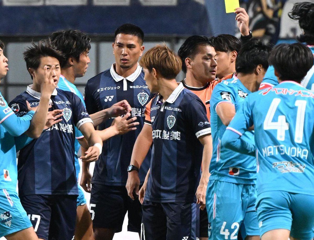 nishispo_avispa's tweet photo. 【鳥栖戦　サポリポート募集中】
10年ぶりのダービー敗戦
悔しくないわけがありません

カップ戦で1万人超が入るほど
やはり鳥栖との戦いは特別です。

苦い記憶も歴史を紡ぐには必要。
皆さんのご感想をお待ちしています。
#avispa
▼LINEに投稿フォームを準備しています▼  https://t.co/rn5xAEfYQo https://t.co/9LHIY6KZeP