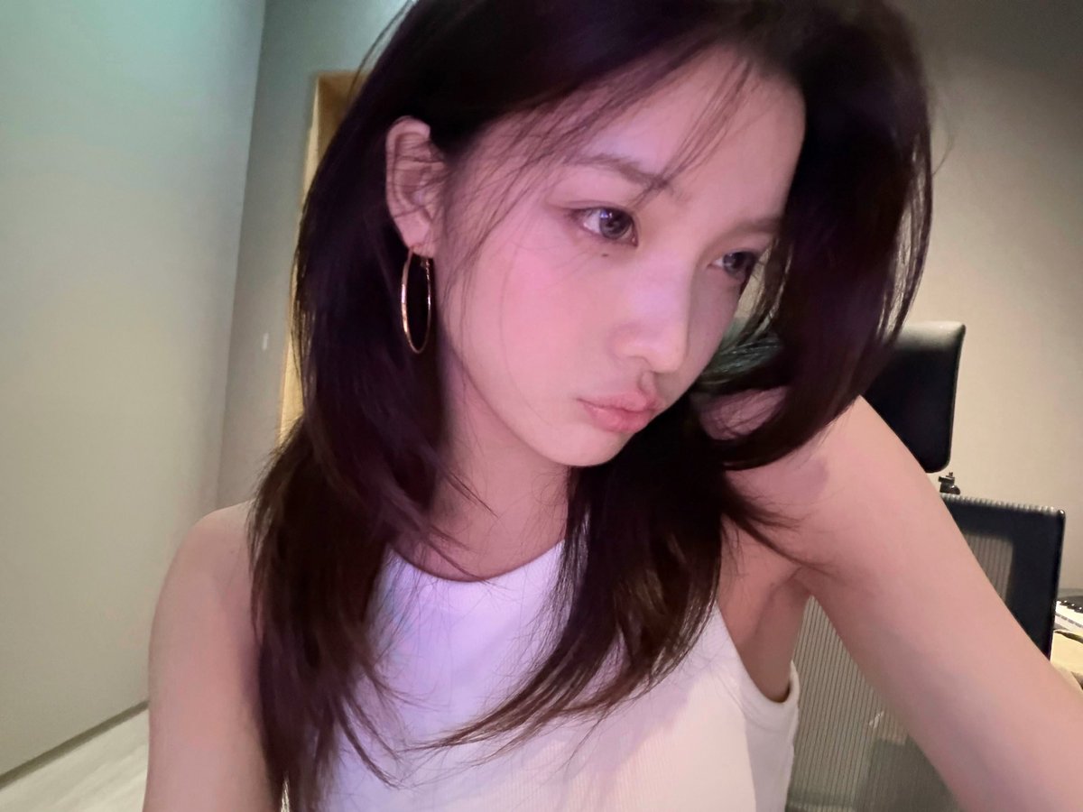 iroha_archive's tweet photo. 이로하 링귀걸이 가로셀카 미챳어……. https://t.co/6XZtvZH7Yt