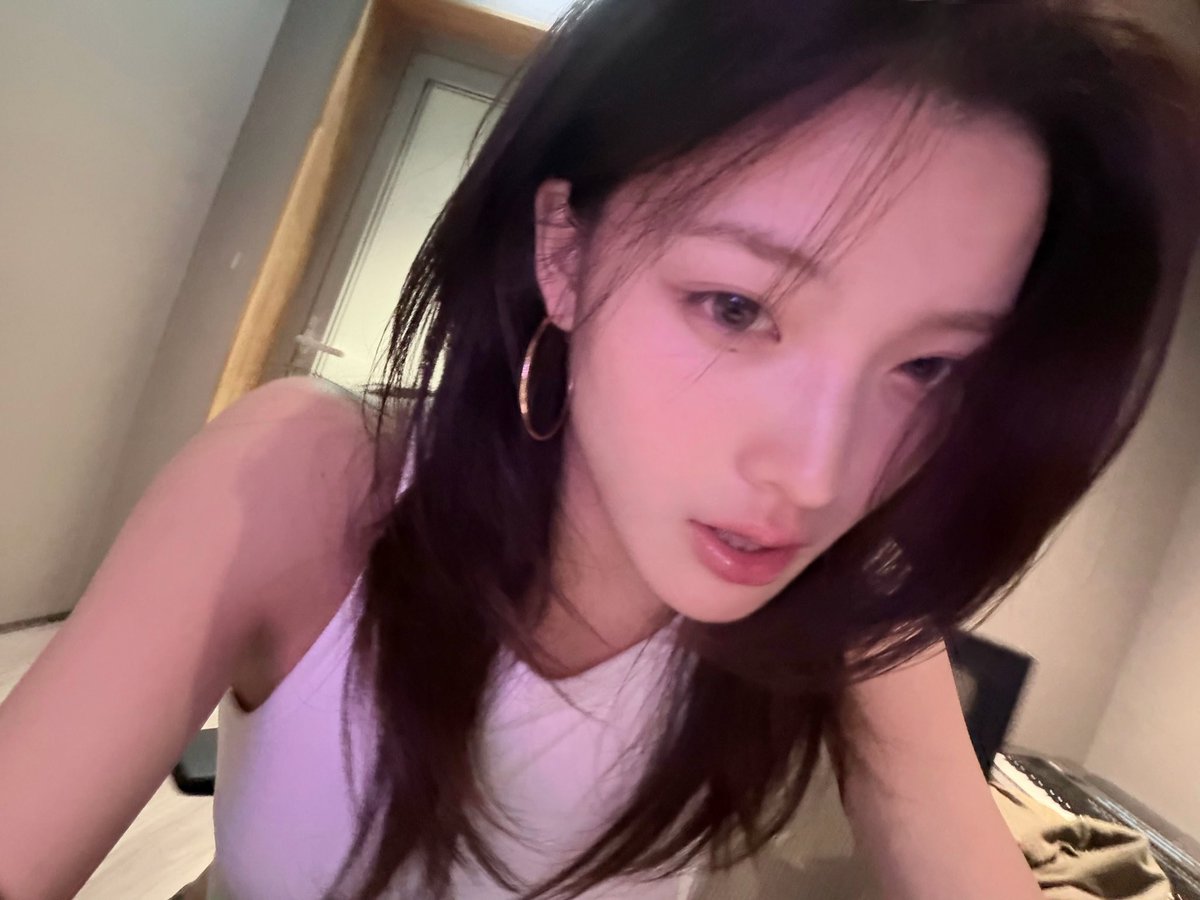 iroha_archive's tweet photo. 이로하 링귀걸이 가로셀카 미챳어……. https://t.co/6XZtvZH7Yt