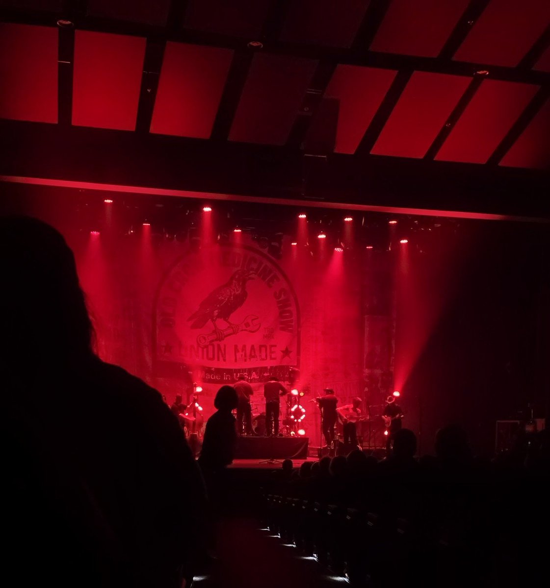 artofblegh's tweet photo. Went and saw @crowmedicine for my birthday last night. What an absolute show they put on! 10/10 would see again! https://t.co/DjFSoWXAen