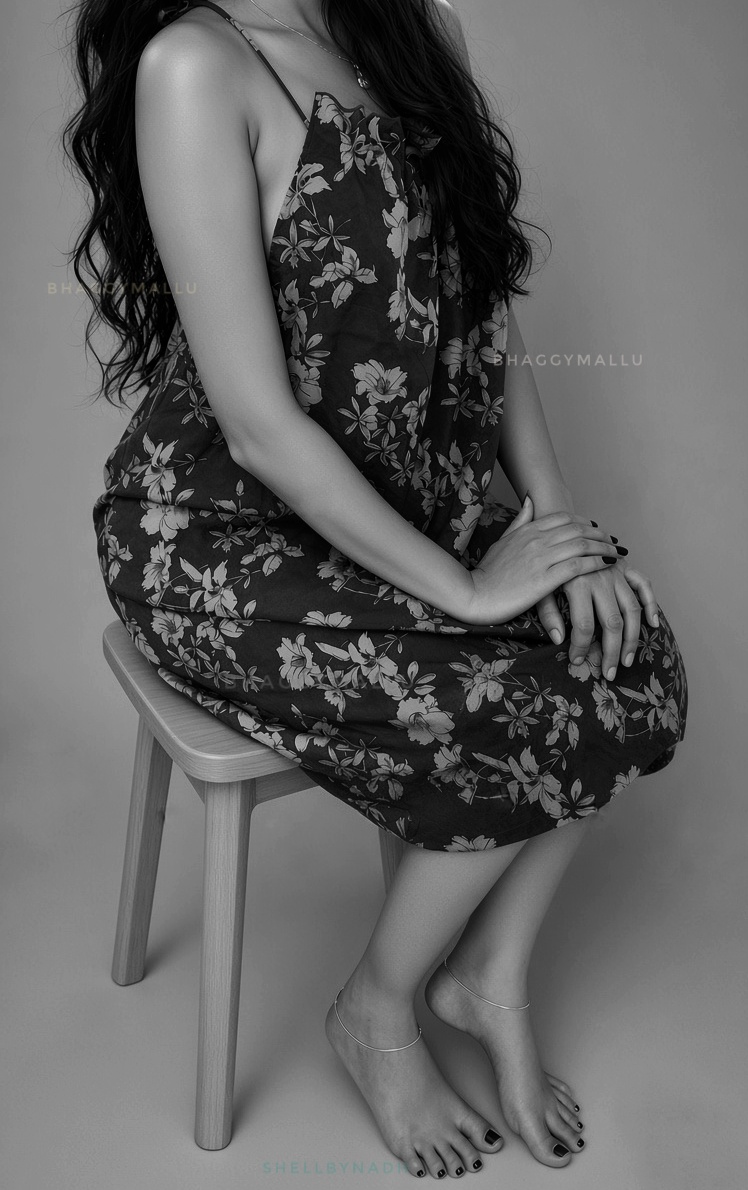 shellbynadh's tweet photo. 'ബുള്ളും ആയിട്ട് കളിച്ചു കൊണ്ടിരിക്കുമ്പോൾ ഒളിഞ്ഞു നോക്കി 🍆അടിക്കാർ അല്ലെ പതിവ്, എന്നാൽ സൗണ്ട് കേട്ടു അടിക്കണ ആളാ ഭർത്താവ് 😭'

Session Available through Telegram 🔗👇

https://t.co/TMZ2YE9hbr https://t.co/Van6XX7EQ0