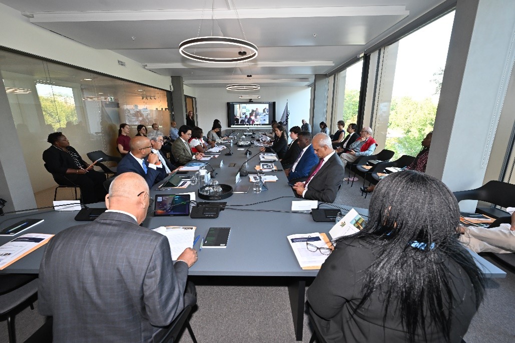 South_Centre's tweet photo. At our joint Ambassadorial Dialogue with @CeHDI_health, we launched new tools to advance the #RighttoHealth via the #UPR &amp; examined the @WHO #PandemicAgreement talks through a right-to-health lens to promote #HealthDiplomacy.

Read the article: https://t.co/h5NelgTNyu https://t.co/s8Nn2lB8Uq
