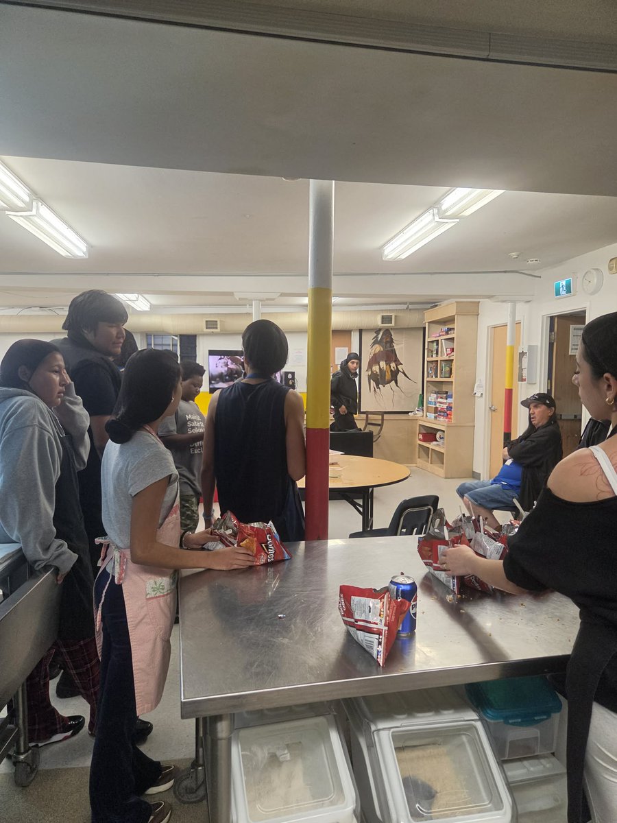 Rossbrook's tweet photo. The Intermediates (ages 12-17) Leadership program includes Cooking in the Kitchen. They recently made taco in a bag. The results were delicious!
#programs #cooking https://t.co/wXtiEfYQ1A