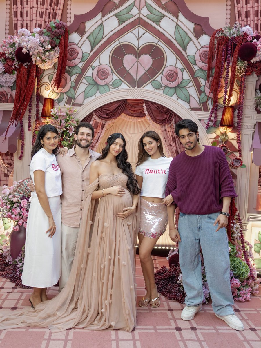ananyapandayy's tweet photo. I'm not a regular masi I'm a cool masi 💕 https://t.co/dAs3uIc5Dc