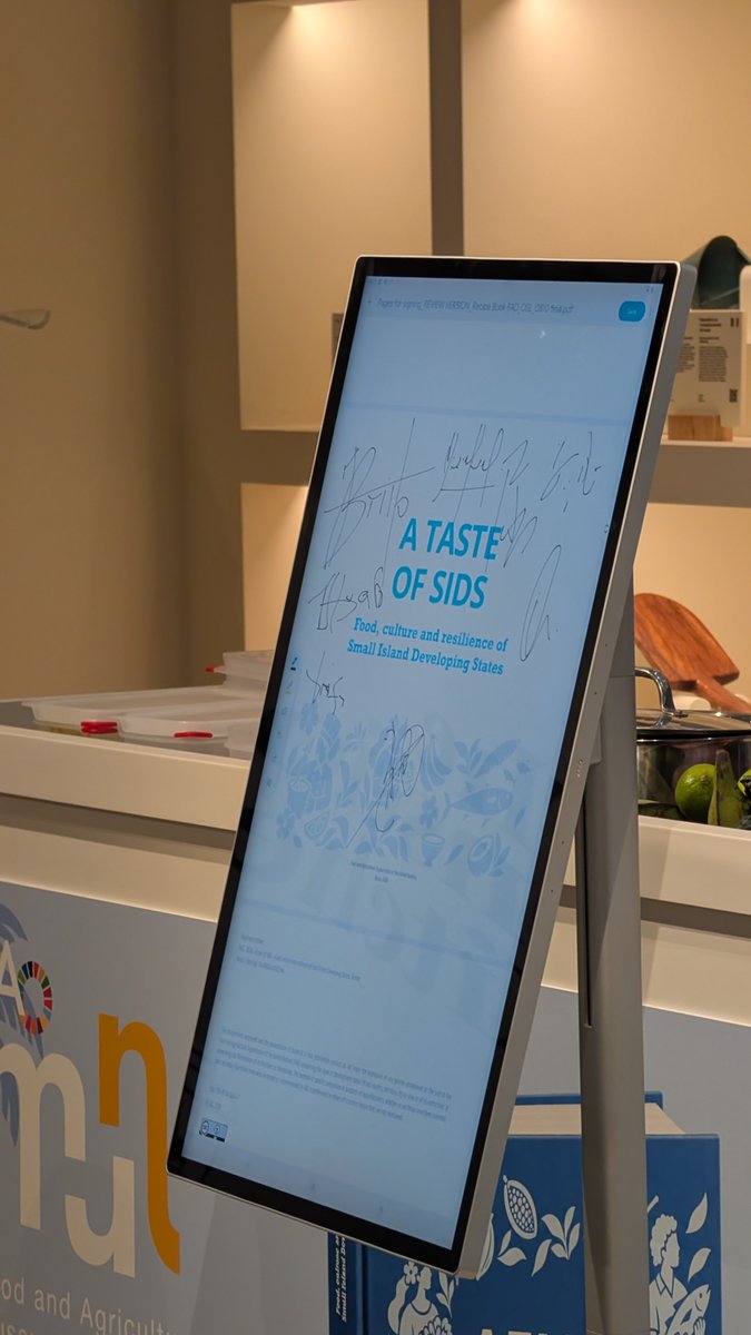 faosfsafrica's tweet photo. Taste of #SIDS launched today 📖🍲

🇸🇨Minister @WCosgrow opened the ceremony along with @FAODG
🎙️For SIDS, resilience is often discussed in terms of climate change and economic shocks. But #resilience is also built one meal at a time

#CulturalHeritage #Gastronomy #FoodSecurity https://t.co/Hb3Dx4EbRS