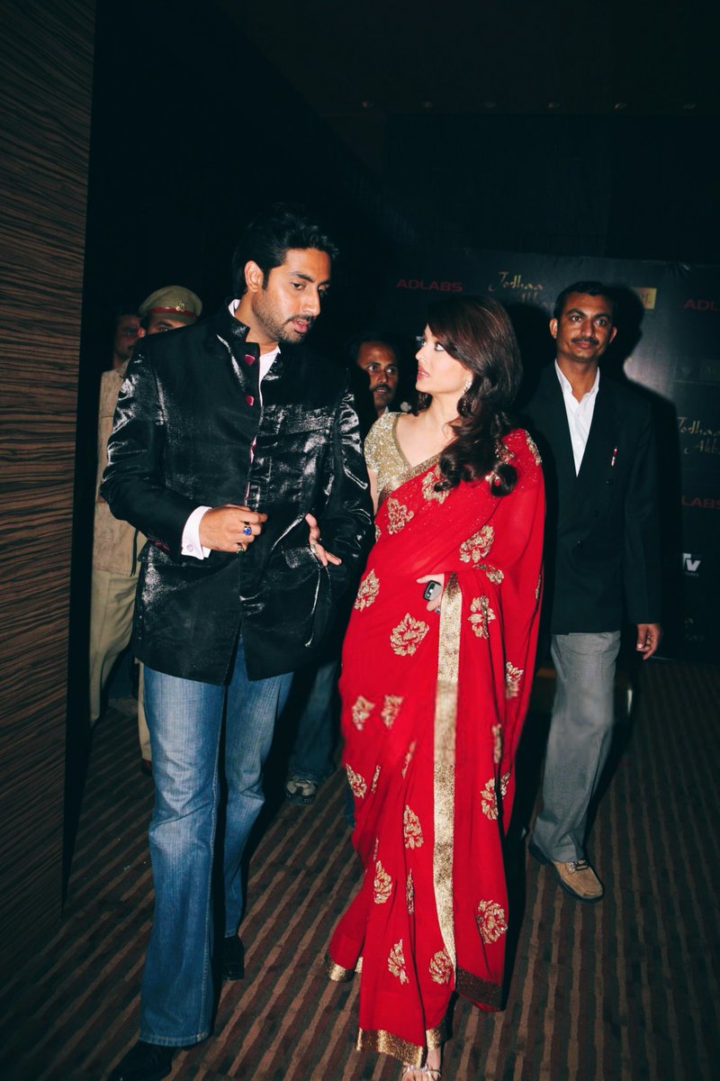 MahirMishkat's tweet photo. Aishwarya Rai &amp; Hrithik Roshan for Jodha Akbar Movie Promotion ; ✨🧡

#AishwaryaRai 
#AishwaryaRaiBachchan 
#HrithikRoshan 
@iHrithik https://t.co/usZyhxIxyl