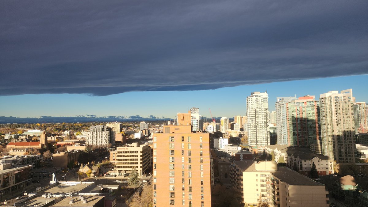 BadWeatherKyle's tweet photo. Very striking Chinook Arch out there this morning with that light! https://t.co/6dYGuxfIWf
