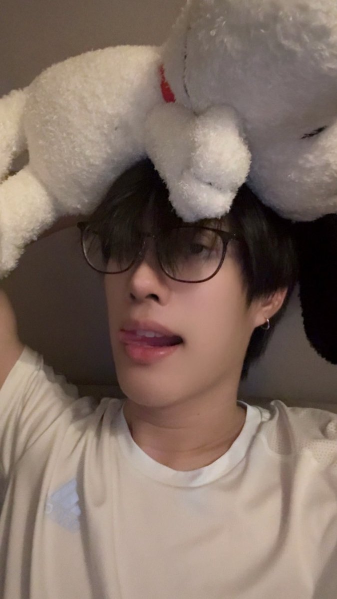 kittienies's tweet photo. เราจะไม่ลืมท่าน เติ้ลแว่น https://t.co/aeCB9WSZuD