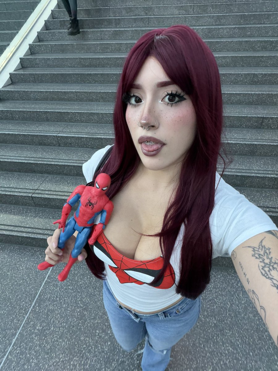 deftmoon's tweet photo. looking for a spiderman to cover me with webs https://t.co/zKM0b48rUB