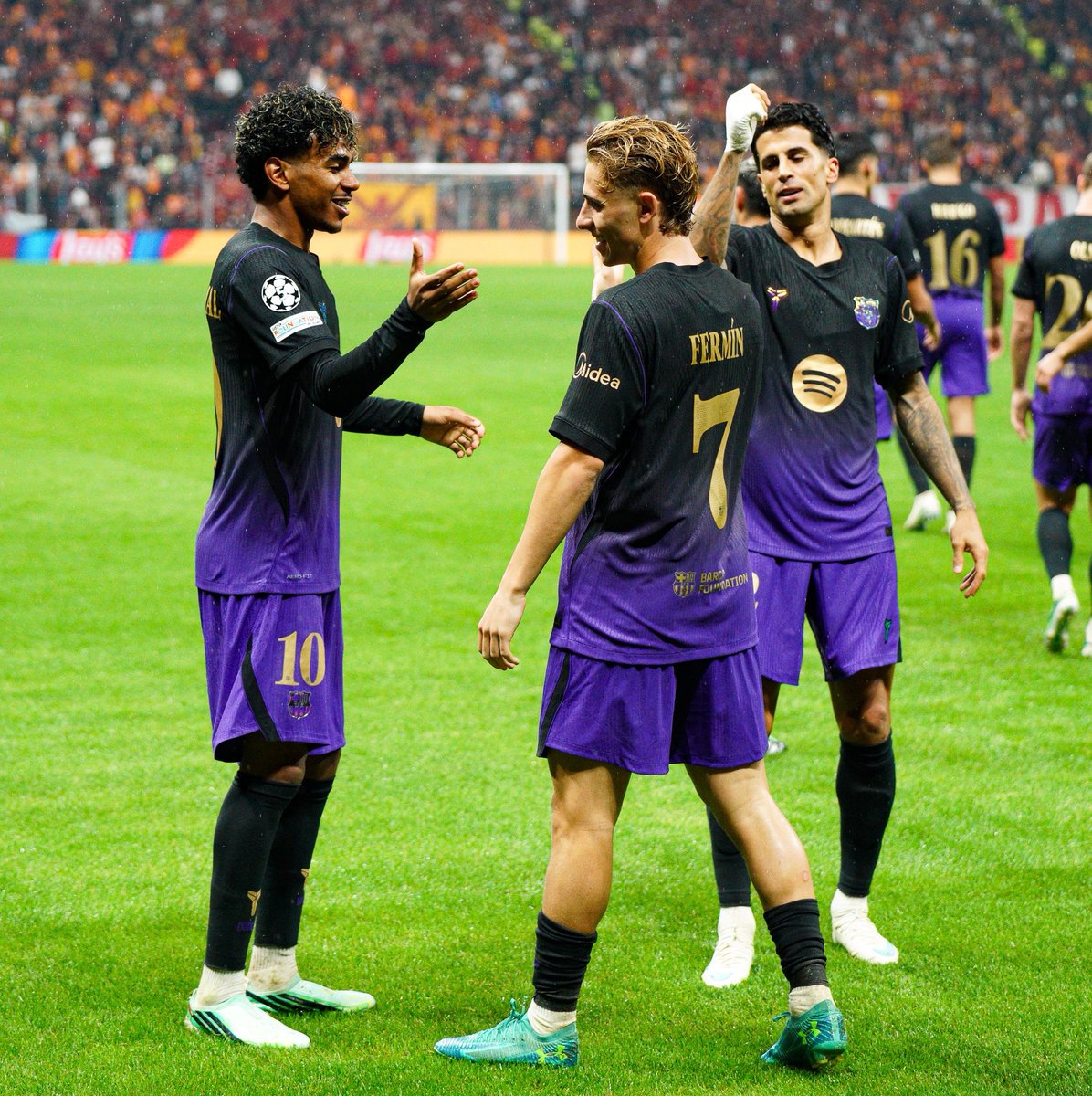 _BeFootball's tweet photo. 🚨 Samir Nasri 🇫🇷 : « JE TIRERAI + DE CONCLUSIONS POUR PSG - BARCA QUE MANCHESTER CITY - PSG. 🍿👀

Je ne vois pas City très haut encore. ❌

Par contre le Barça, ils HUMILIENT tellement tout le monde tous les weekend… si Paris les tape comme il faut, CE SERA UN PETIT STATEMENT. »

(@CanalplusFoot)