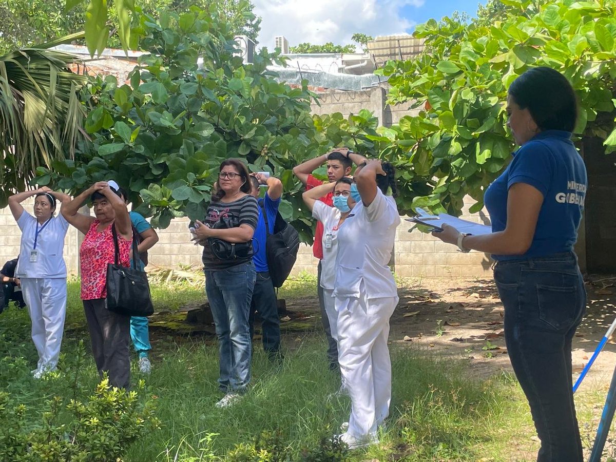 GobernacionSV's tweet photo. #SimulacroNacional 2026

Personal de nuestra Gobernación Departamental de San Vicente verificó el desarrollo del Simulacro Nacional ante Terremoto y la aplicación de los protocolos establecidos.

📍 Instituto Salvadoreño del Seguro Social, San Vicente Sur.

El objetivo es fortalecer la capacidad de respuesta institucional ante situaciones de emergencia.