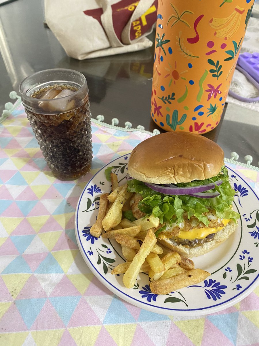victoriamoon's tweet photo. perdi 13kg de março pra cá almoçando isso quase td dia https://t.co/J67LLj7Iwa