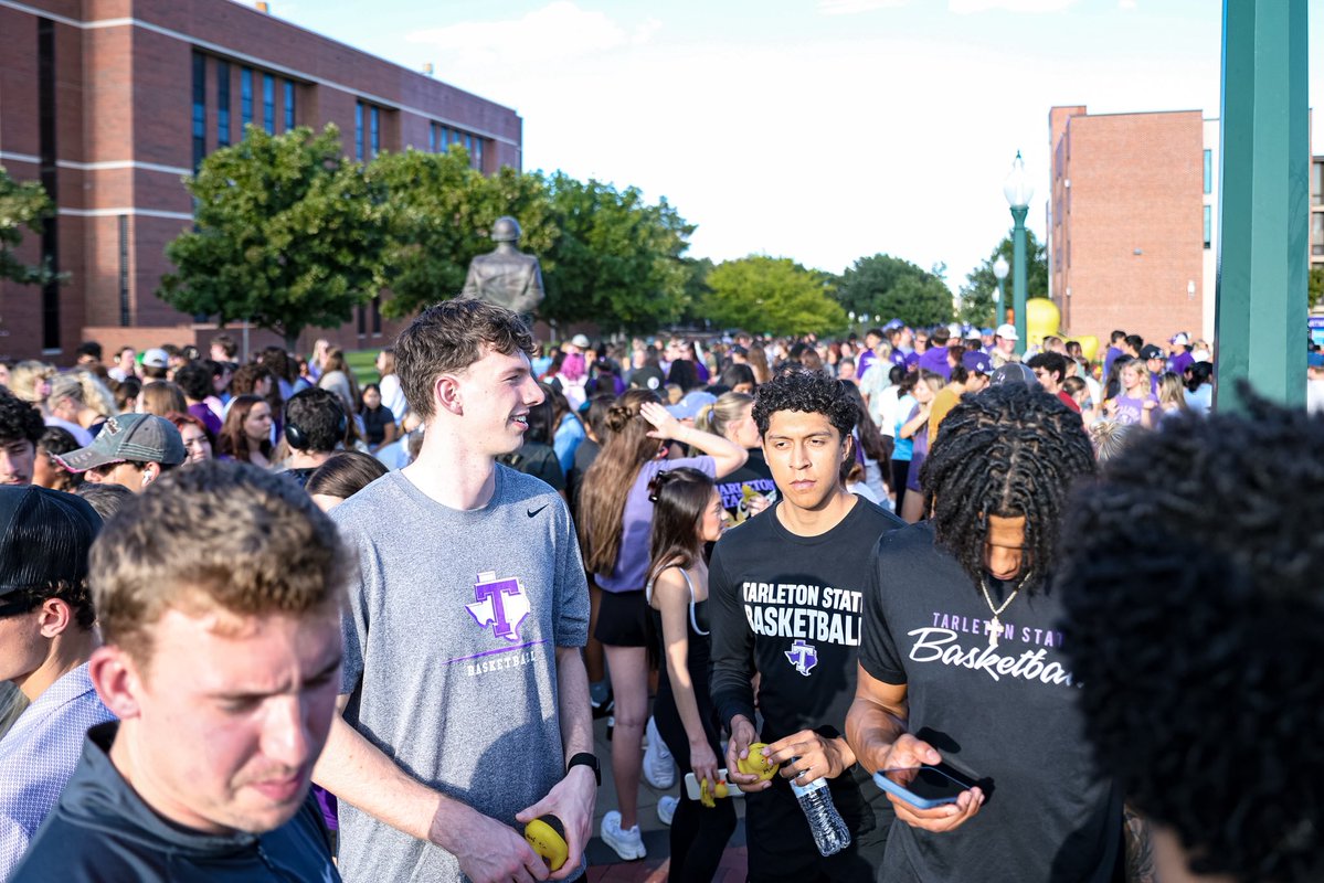 TarletonMBB's tweet photo. We had a blast being a part of the duck launch yesterday 🐥 https://t.co/h4etUq1HHm