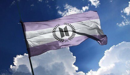 LetsBeGoodHuman's tweet photo. To my fellow ARMYs, happy Independence Day.
Namkanda Forever ✊💜 https://t.co/VT0DMcrGnD