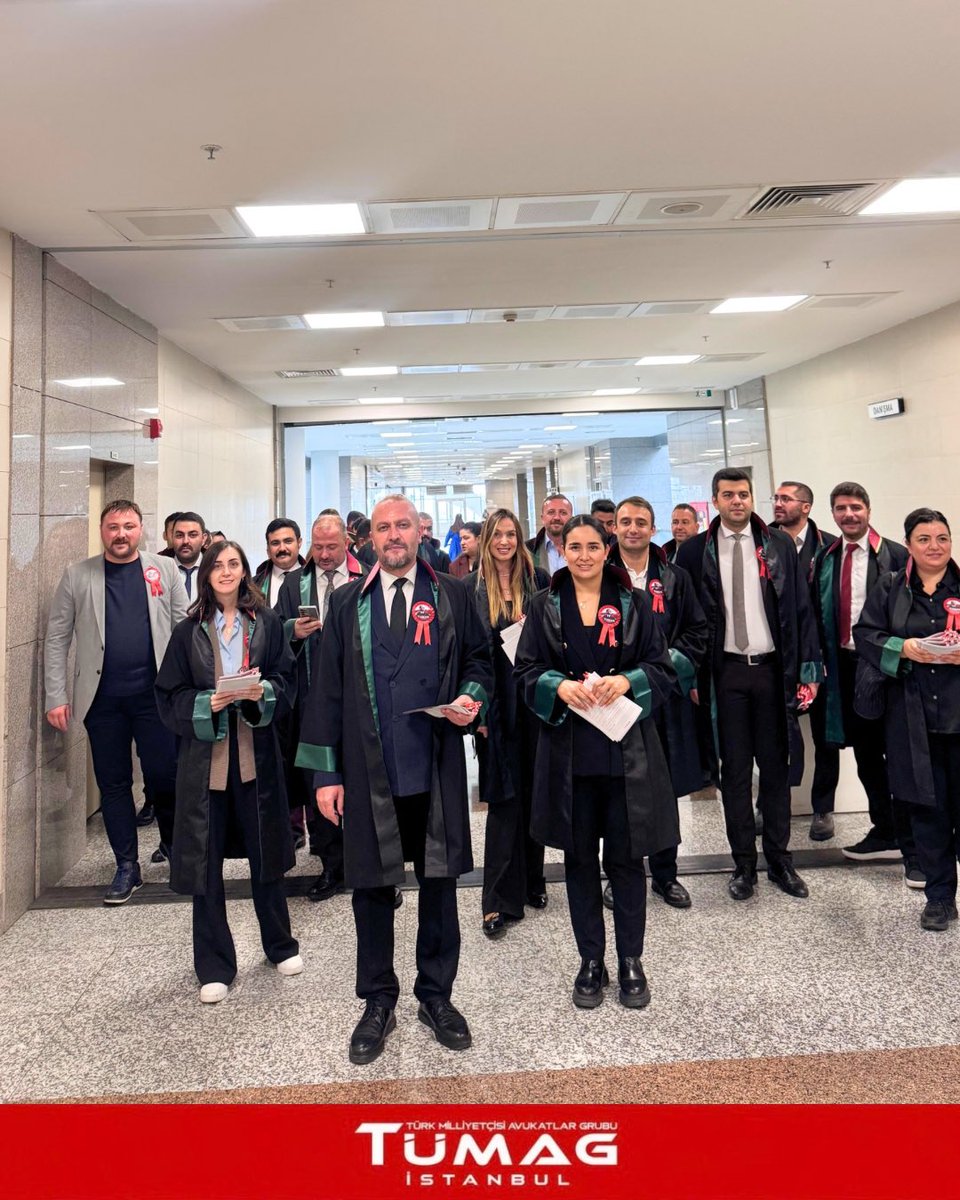 tumagistanbul's tweet photo. Bugün Çağlayan Adliyesi'nde meslektaşlarımızla bir araya geldik. Başkan adayımız Av. Salih Uçar, adliye koridorlarında meslektaşlarımızla sohbet ederek görüş ve taleplerini dinledi, projelerimizi ve istanbul Barosu'na ilişkin hedeflerimizi paylaştı.

Gerçekleştirdiğimiz basın açıklamasında, mesleğimizin gündemindeki sorunlara ve çözüm önerilerimize değindik.
Istanbul Barosu Yönetim Kurulu, Disiplin Kurulu, Denetim Kurulu ve TBB Delegasyon aday listelerimizi de kamuoyuyla paylaştık.

Meslektaşlarımızın sorunlarına çözüm üreten, mesleki dayanışmayı güçlendiren ve genç avukatların söz sahibi olduğu bir gelecek için çalışıyoruz. Daha güçlü bir baro, daha saygın bir avukatlık mesleği için baro yönetimine talibiz.

Fikri hür, vicdanı hür, GENÇ BARO!

Birlikte güçlüyüz, birlikte başaracağız.

#TÜMAGİstanbul #istanbulBarosu #GençBaro