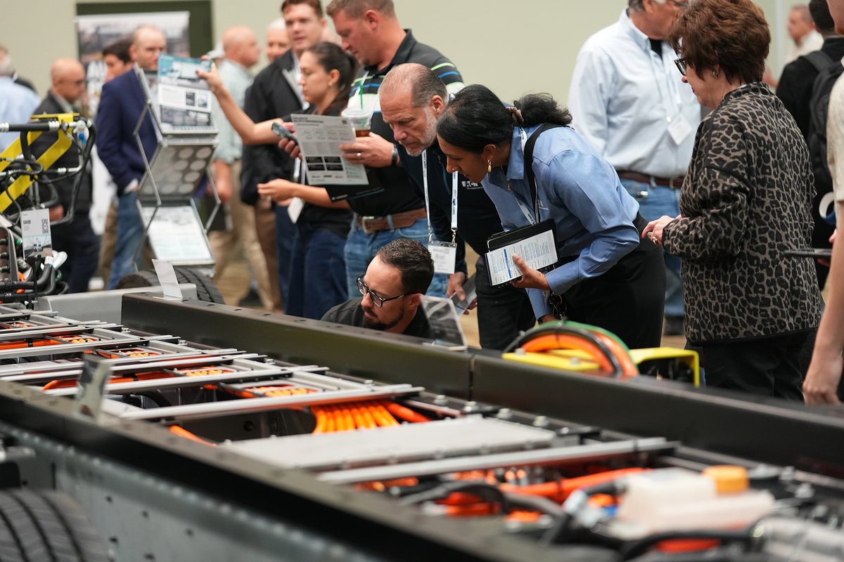 nteanews's tweet photo. #CVUS26 attendees take a closer look at the combined @harbingermotors and @KenworthTruckCo display and connect with representatives about products and upfitting applications.
#WorkTrucks #Upfitting
https://t.co/kQjIYOUUOY https://t.co/PoI4iWW8bk