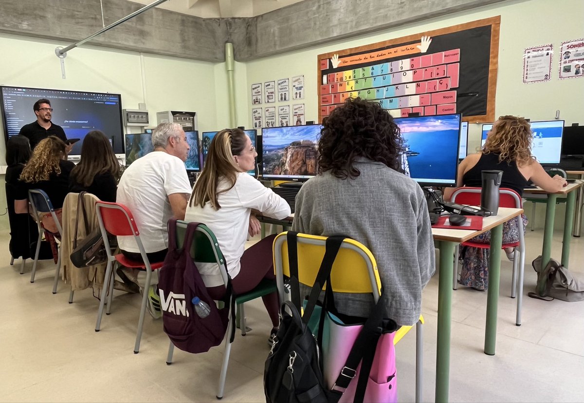 CFIESA_idiomas's tweet photo. Comienza el seminario IA EDUCATIVA: EVALUACIÓN COMPETENCIAL Y OPTIMIZACIÓN DEL TIEMPO DOCENTE
en el CEIP Pablo Picasso con Víctor Sánchez Mateos. @cfiesalamanca #innovaCyL #formacionCyL https://t.co/xXv6w57Wpt