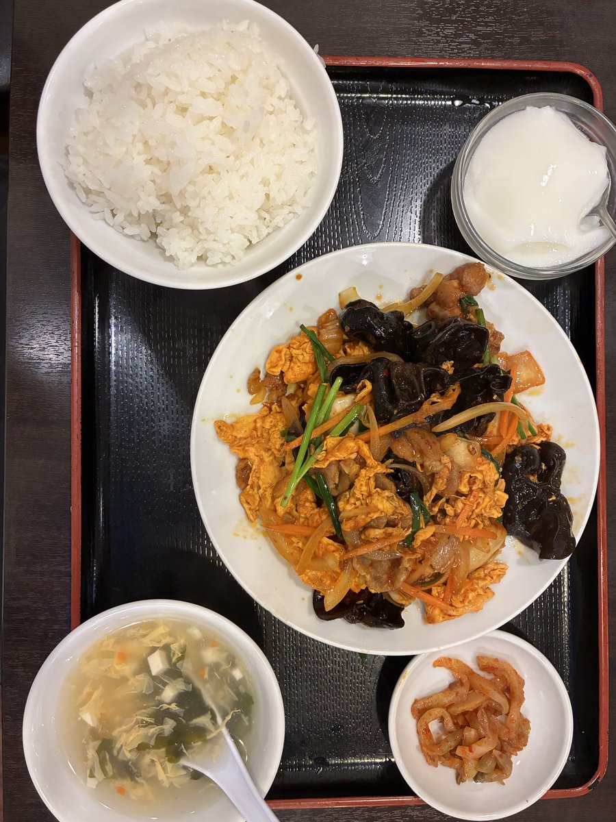 nishidama1's tweet photo. 水曜の会社メンバーラン18キロ。

初めて隅田川テラスを走りました。
色々な橋のライトアップにシティボーイ感を出しながら巡航😊

仲間と走るの楽しいですね😎
ほんとに感謝です🙏

ランチは中華です。週一回は中華です。 https://t.co/j9KuyObCoq