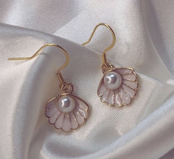 girlwhoblooms's tweet photo. underwater princess things https://t.co/VDLk2OaOY6