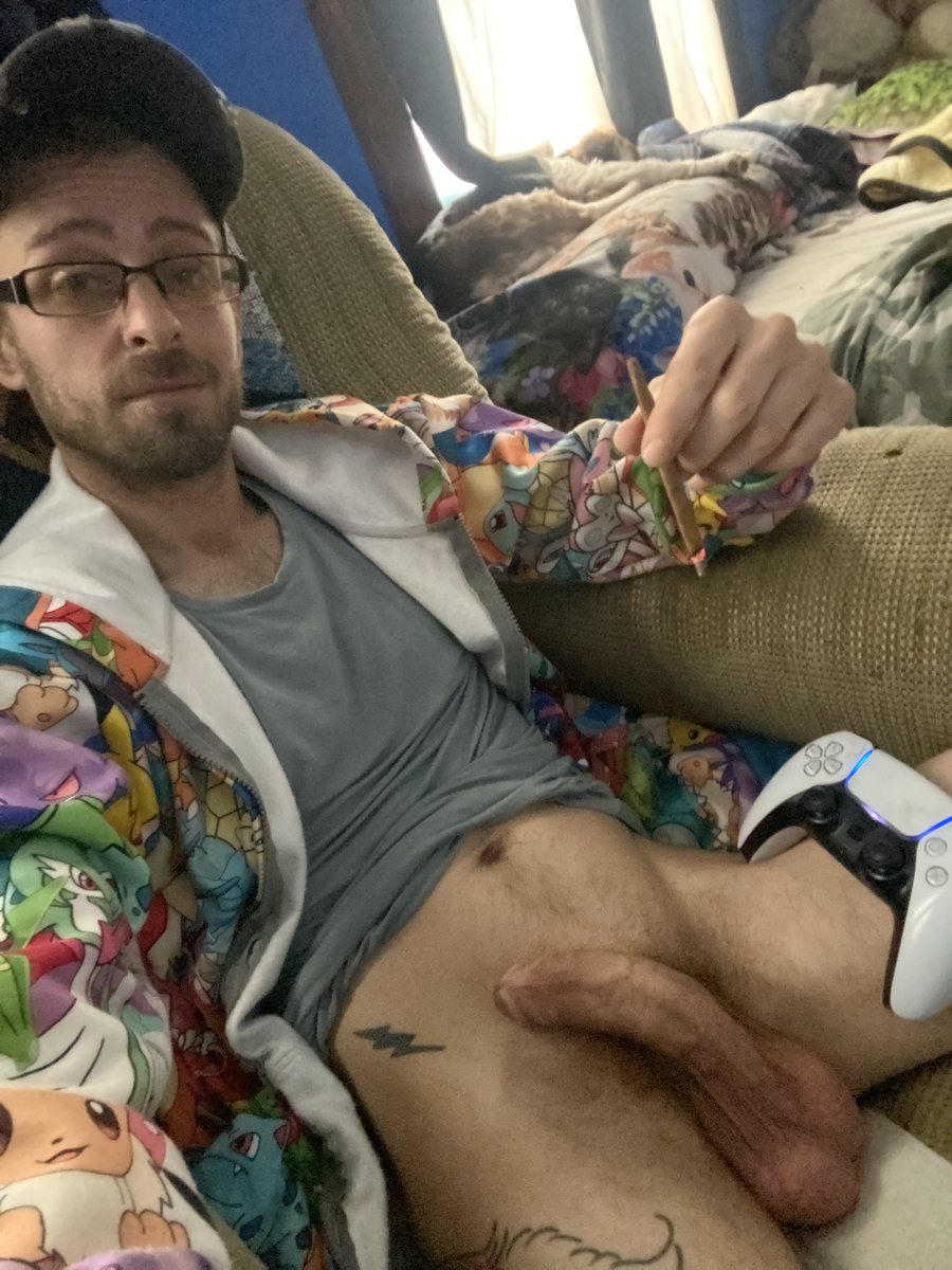 SirStonerNate's tweet photo. Man I really love blazing and gaming with my cock out https://t.co/62L7cgevU0
