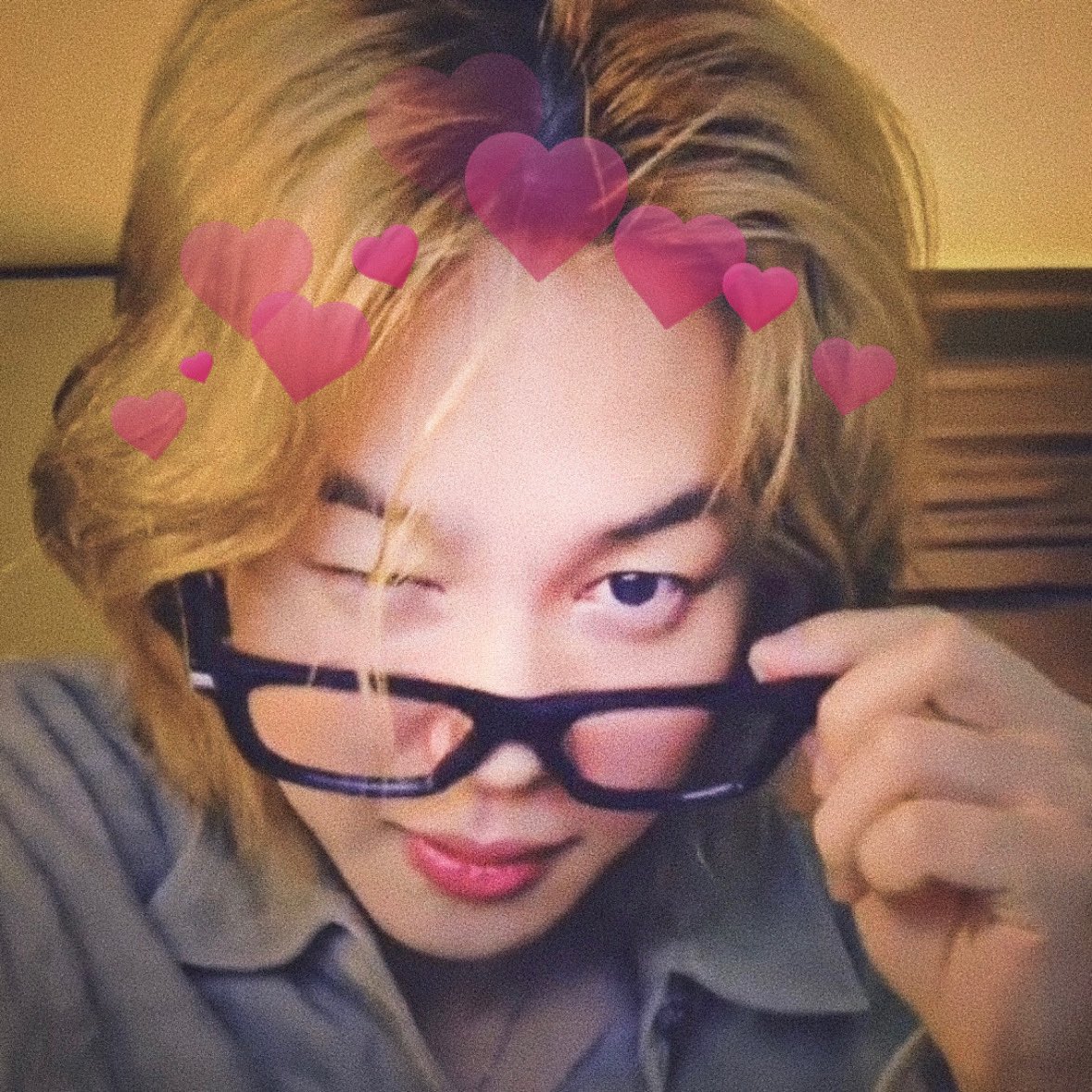 JiminLatinoFB's tweet photo. Yo sé porque algunas personas están enojadas 👇🏻🏃‍♀️ y obsesionadas con Jimin. Solo miren esta publicación, ya tiene 73 mil likes en menos de 24 horas.

Entre más se obsesionen con Jimin, más relevante se vuelve. Debe ser duro, ver cómo tiene todo un mes a su nombre. https://t.co/Ssrp73IQU5