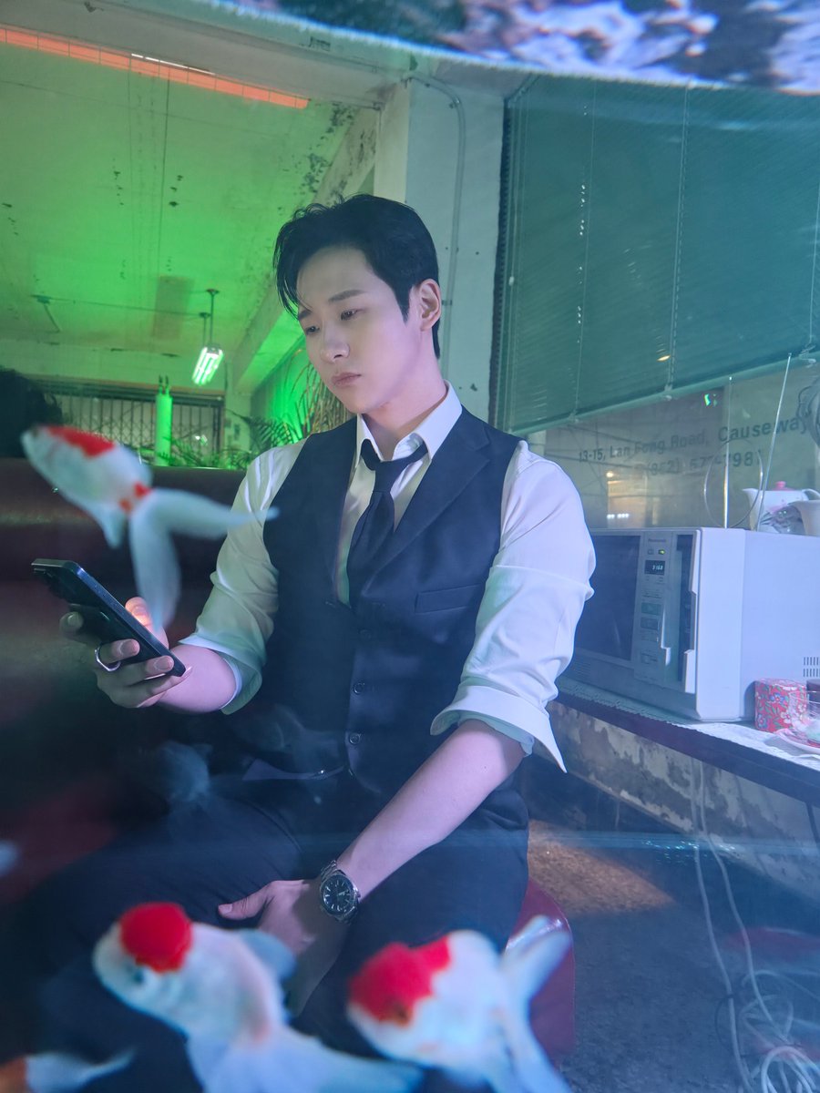 CNU_official's tweet photo. C. NU M/V 현장 비하인드 CUT https://t.co/gdKHdFDbDB