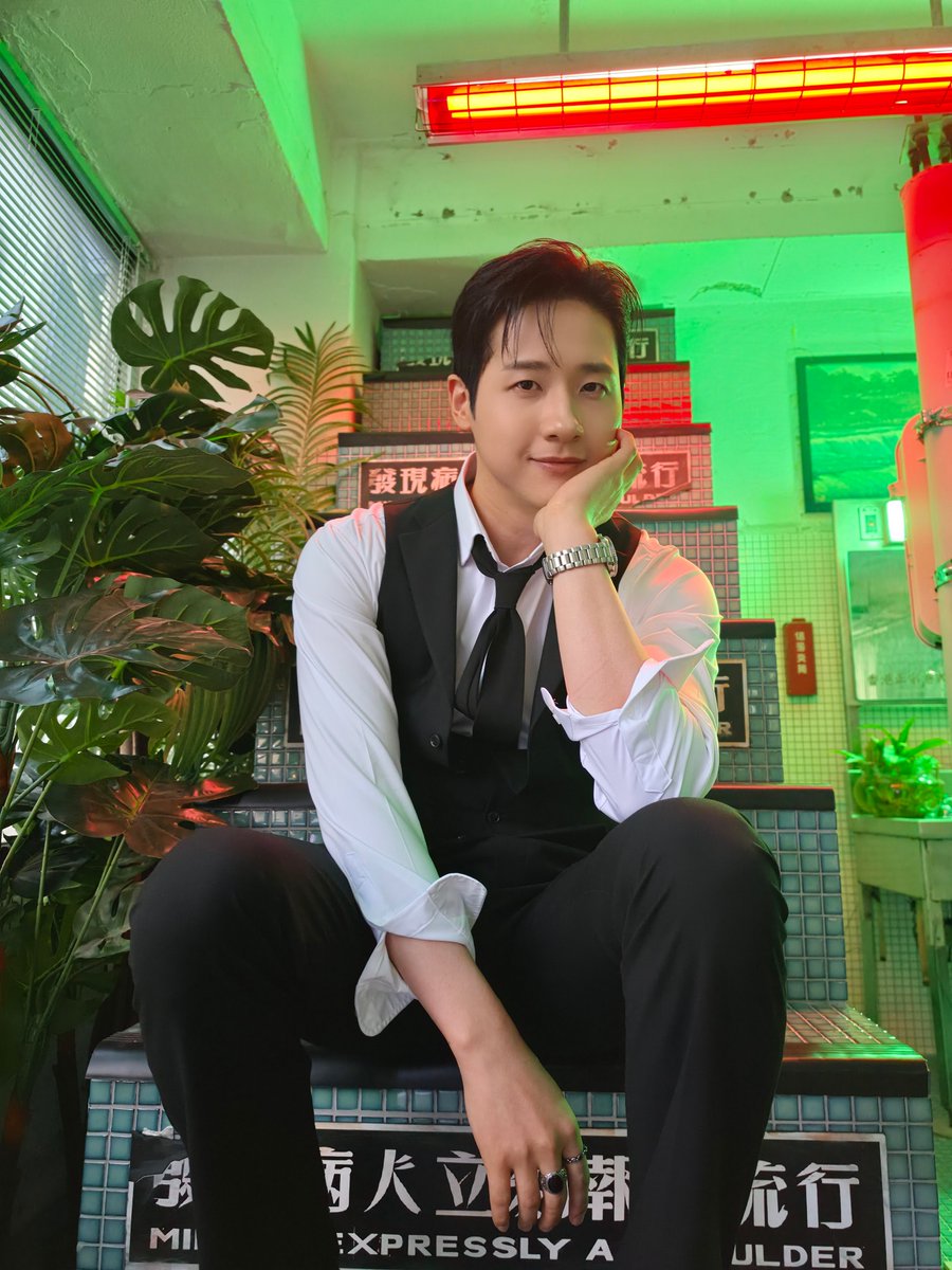 CNU_official's tweet photo. C. NU M/V 현장 비하인드 CUT https://t.co/gdKHdFDbDB