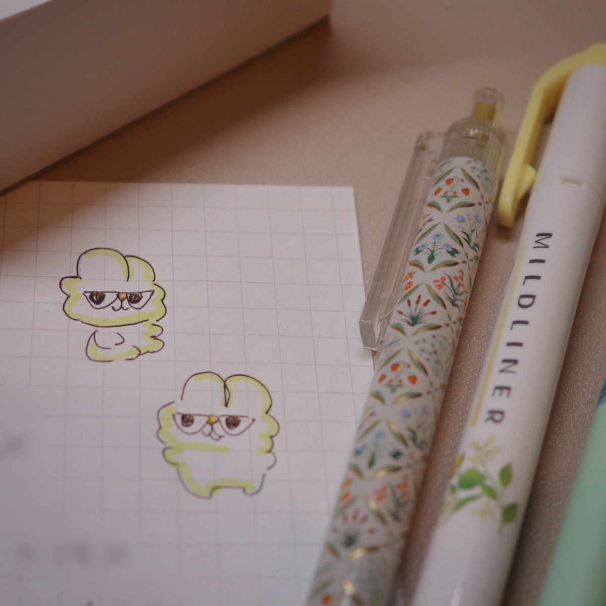 small_tamana's tweet photo. ノートのすみっこに概念ちゃんらくがき
いつかうちにも遊びに来てね。おやすみなさい〜 https://t.co/r0PbTtHAfi