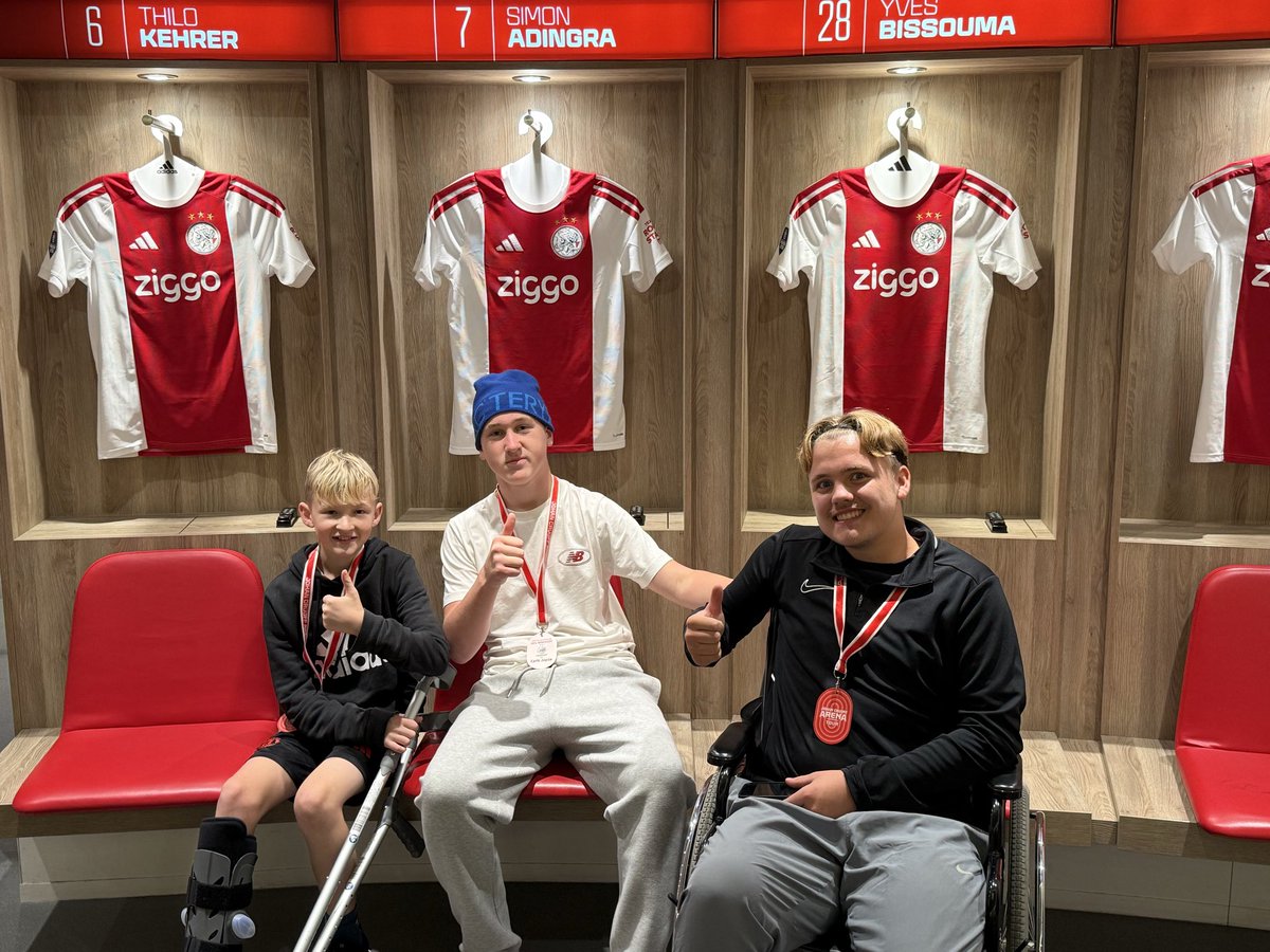 OrionSpiresPE's tweet photo. A look behind the scenes at Ajax! ⚽🔴⚪

Our students got the chance to explore the first-team changing rooms at the Johan Cruyff Arena and see where the professionals prepare for matchday! 🇳🇱 https://t.co/UoBqp365nL